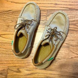 Woman’s twisted X shoes